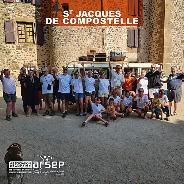 Le Combi de l’AFSEP pour le tour de France et un groupe sur le chemin de Saint Jacques de Compostelle – copyright AFSEP